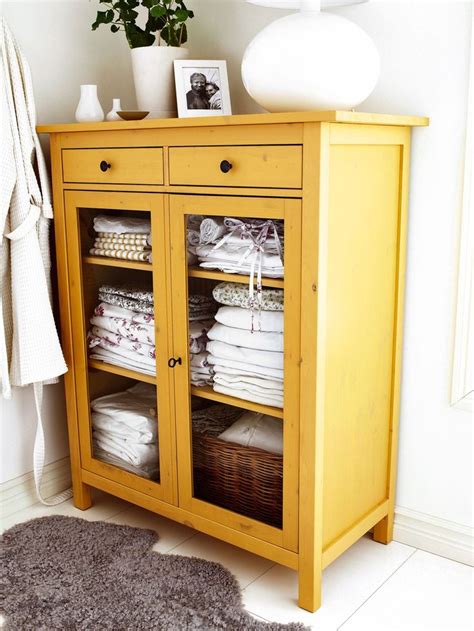 Dónde y cómo guardar  y lucir  las toallas | Muebles amarillos, Muebles ...