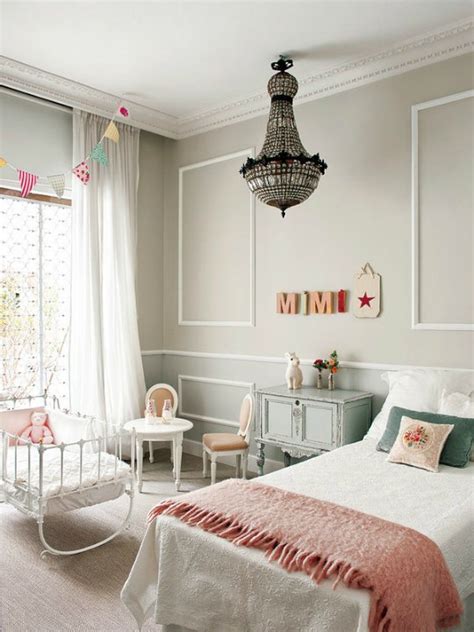Dormitorio clásico y elegante para niña