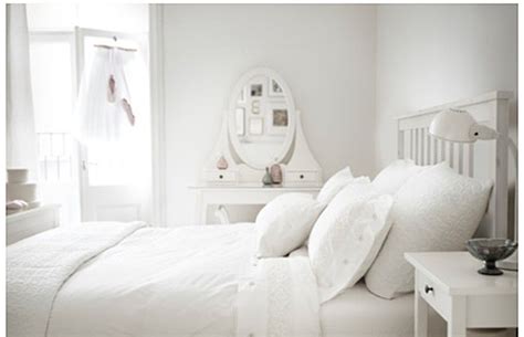 dormitorio en color blanco con muebles de ikea | Dormitorios ...