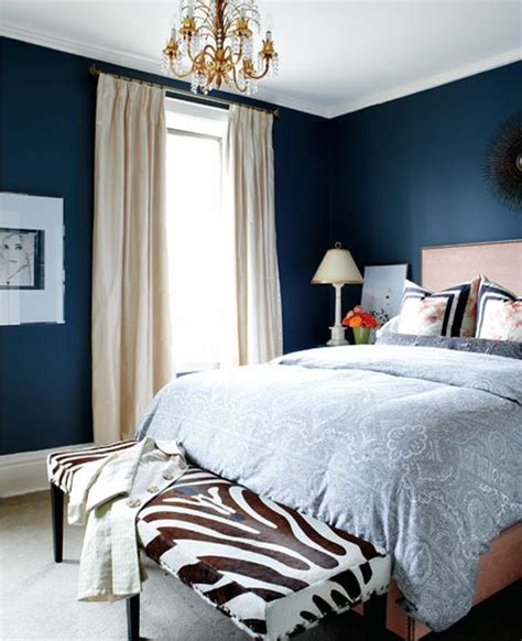 Dormitorios en azul oscuro | Blue bedroom walls, Home bedroom, Blue ...