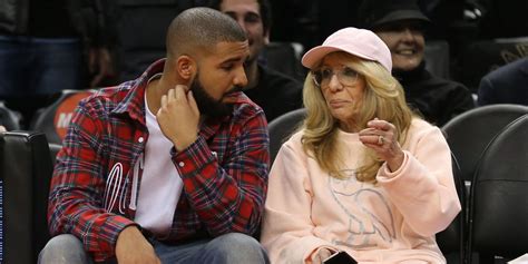 Drake took his mum to a basketball game and it just made ...