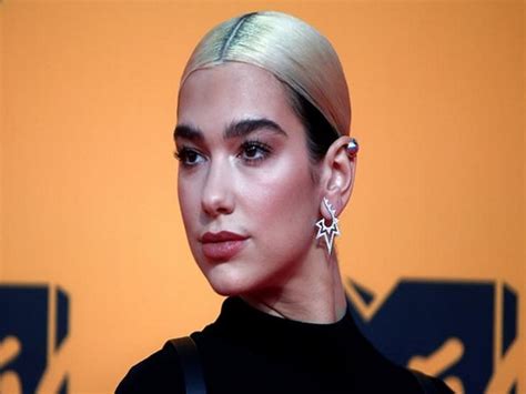 Dua Lipa becomes the first female musician with 4 songs over 1 billion ...