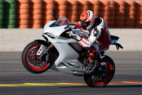 Ducati 959 Panigale 2016 Precio, fotos, ficha técnica y motos rivales