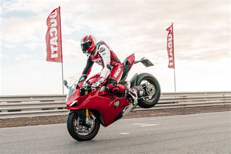 Ducati Canarias traspasa la barrera de las 200 motos ...