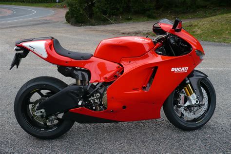 DUCATI DESMOSEDICI   Review and photos