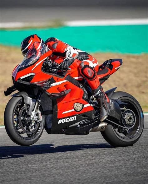 Ducati España on Instagram: “La nueva Ducati Superleggera V4 es la ...