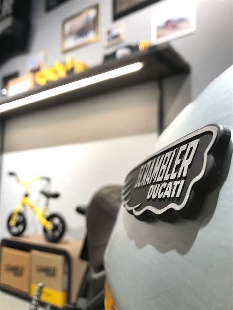 Ducati inaugura en Barcelona su tienda Scrambler