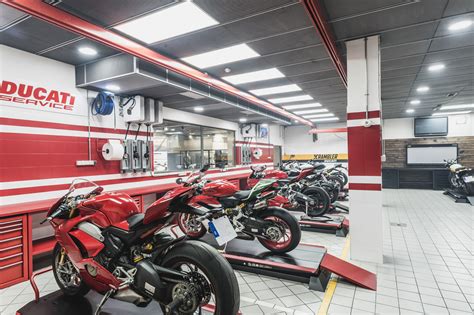 Ducati inaugura su mayor tienda de motos en Madrid | Club ...