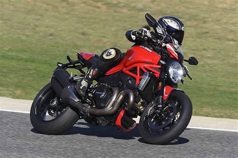 Ducati Monster 1200R 2016, elegancia polivalente
