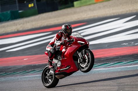 Ducati Panigale V2 2020 | Precio, Ficha Técnica y ...