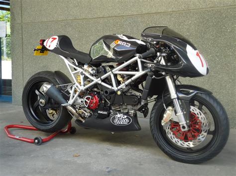 Ducati ST2   custom by Radical Ducati, Spain. | Motos