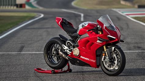 Ducati Unveils the 221 hp Panigale V4 R Superbike – Robb ...