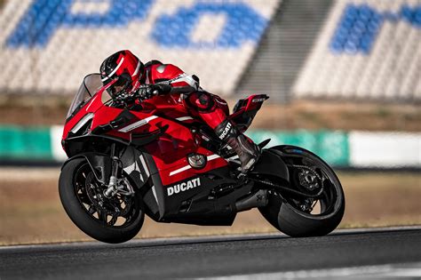 Ducati’s Superleggera V4 finally breaks cover!