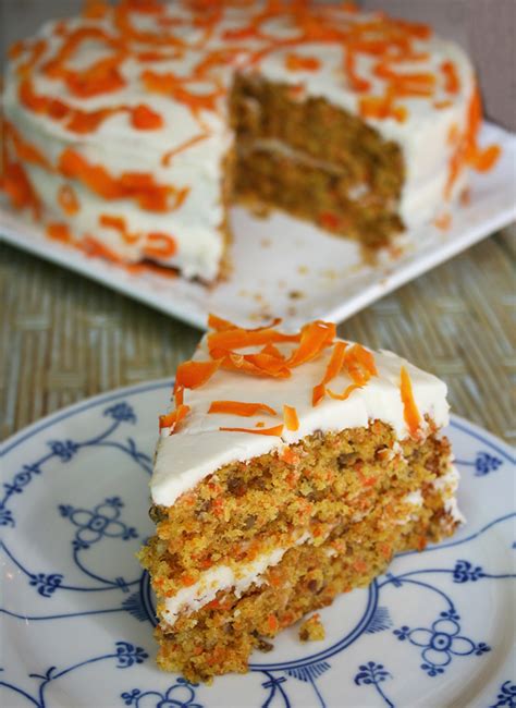 Easy Carrot Cake Recipe with Cream Cheese Icing