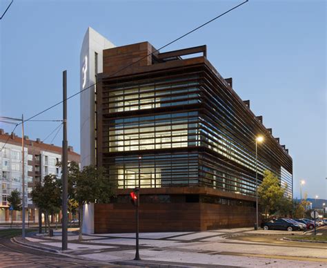 Edifício de escritórios em Vitoria / LH14 Arquitectos ...