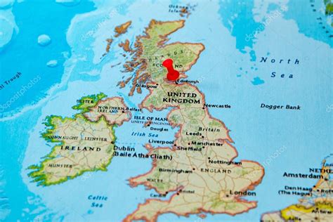 Edimburgo, Escócia pinned on a map of Europe — Fotografias ...