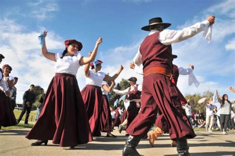 El 22 de agosto celebramos el Día Internacional del Folklore y Día del ...