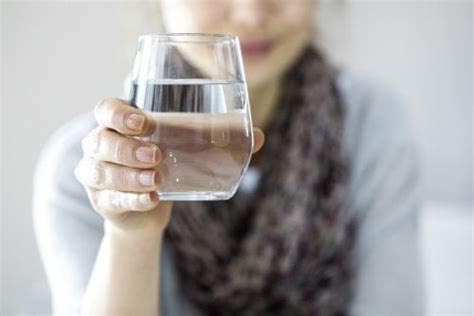 ¿El agua ayuda a bajar de peso? Mitos y verdades — Mejor ...