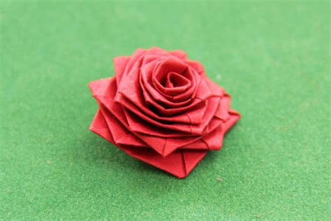 El arte del Origami: Rosa con Tira de Papel