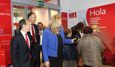 El Banco Santander inaugura la nueva  Smart Red  en la ...