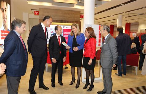 El Banco Santander inaugura la nueva  Smart Red  en la ...