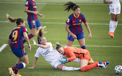 El Barça se lleva el primer Clásico femenino