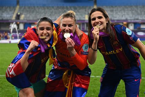 El Barcelona felicita a su equipo femenino con una original imagen