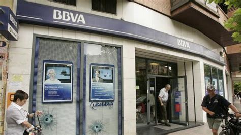 El BBVA anuncia el cierre de 132 sucursales en España en febrero por el ...