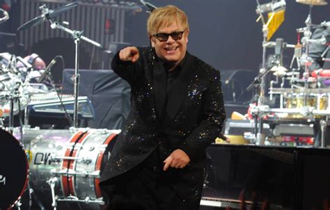 El cantante Elton John se recupera de una infección “rara y ...