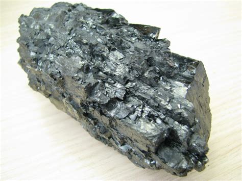 El carbón antracita que es usado como insumo para procesos productivos ...