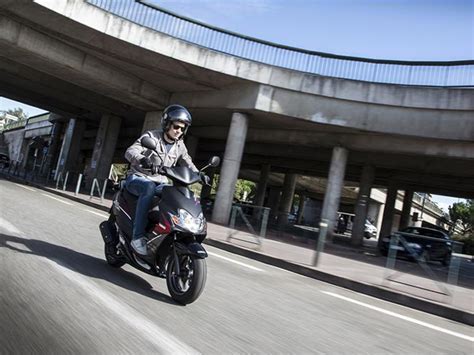El carnet AM permite conducir ciclomotores de hasta 50 cc