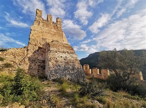El Castillo de Corbera, rincón histórico con la torre ...