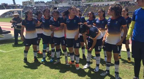 El colegio Gonzalo Ruales Benalcázar, bicampeón femenino | Bendito Fútbol