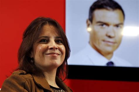 El currículum de Adriana Lastra y el de sus rivales