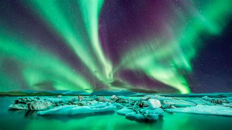 El fenómeno natural de la aurora boreal en Islandia