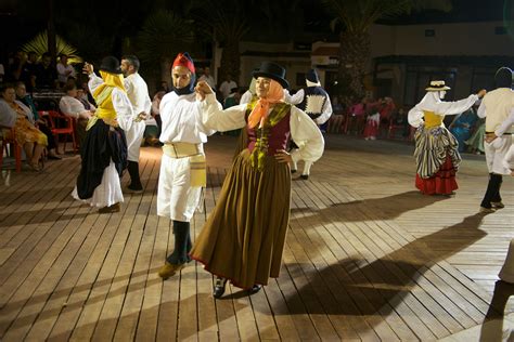 El folclore y el baile tradicional de toda Canarias se cita en Teror ...
