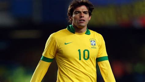 El futbolista brasileño Kaka anuncia su retiro de las canchas