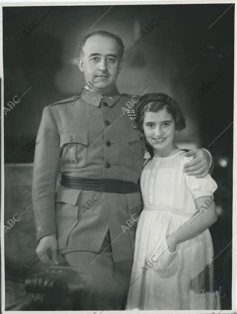 El general Francisco Franco con su hija Carmencita en el cuartel ...