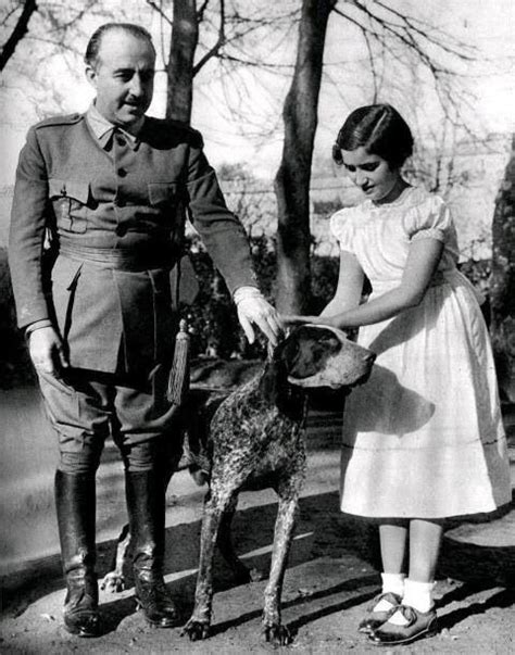 El General Franco con su hija Carmen. Años 40 | España de franco ...