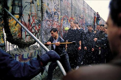 El Gobierno no se enteró de la caída del Muro de Berlín ...