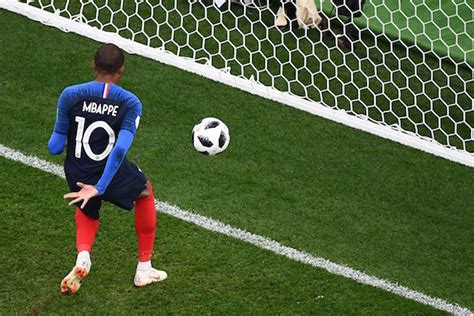 El gol de Mbappé clasifica a Francia y deja fuera a Perú ...