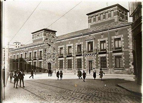 El Hospicio, convertido en Museo Municipal. Calle de Fuencarral. Año ...
