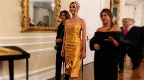 El impactante vestido dorado con el que Ivanka Trump deslumbró en ...