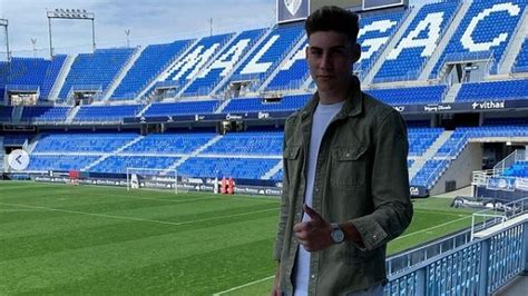 El Málaga renueva al juvenil Roberto Fernández hasta 2024