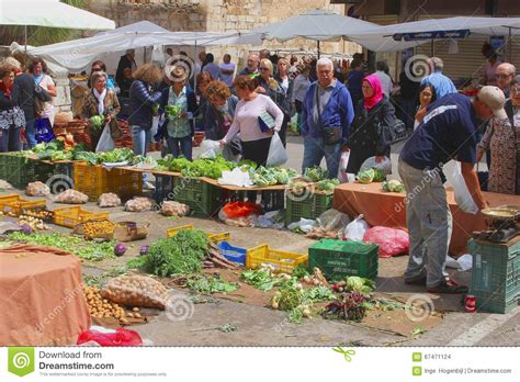 El Mercado Semanal De Las Verduras En El Inca, Majorca, España Imagen ...