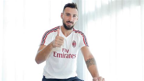 El Milan anuncia al otro Donnarumma   N1 Goalkeeper Gloves