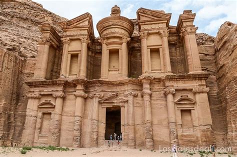 El Monasterio de Petra: subida y vistas espectaculares del ...