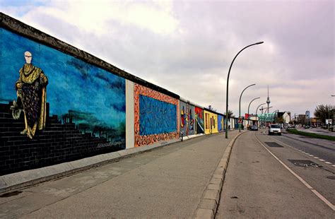 El muro de Berlin en Mühlenstrasse Imagen & Foto ...