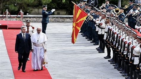 El papa Francisco llega a Macedonia del Norte