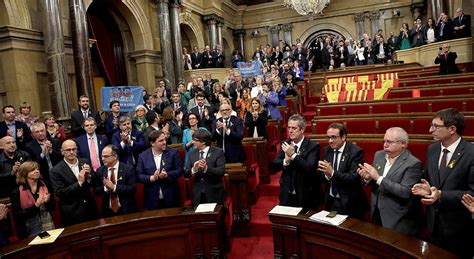 El Parlament declara la independencia de Cataluña   RTVE.es